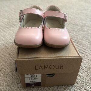 L’amour pink shoes size 4 NWOT
